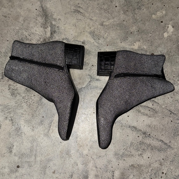 NWOT LOGO boots - Picture 3 of 4